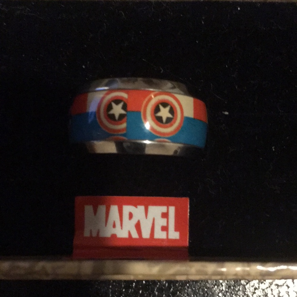 Marvel Captain America Name Star Shield Ring size8